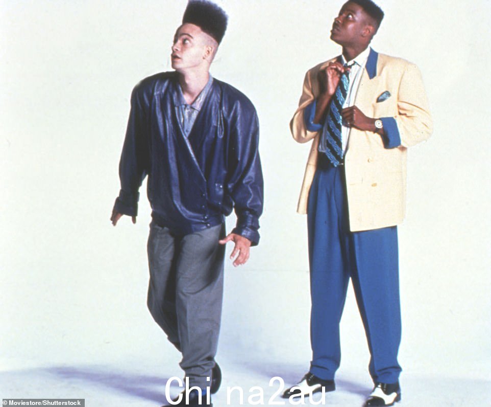 原文:House Party 大致改编自 1990 年的同名喜剧电影,该片由 Tisha Campbell 和说唱二人组 Christopher 'Kid' Reid 和 Christopher 'Play' Martin 主演;见此处