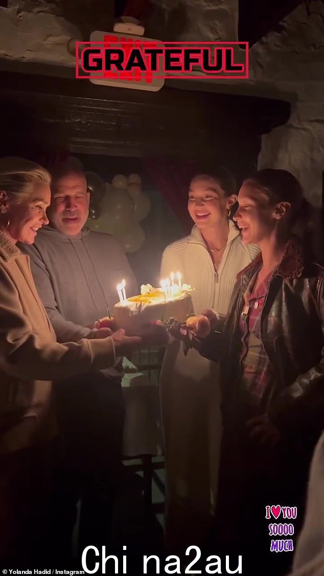 庆祝活动:Yolanda Hadid 周三与她的女儿 Bella 和 Gigi Hadid,以及她的男友 Joseph Jingoli 一起庆祝她 59 岁生日