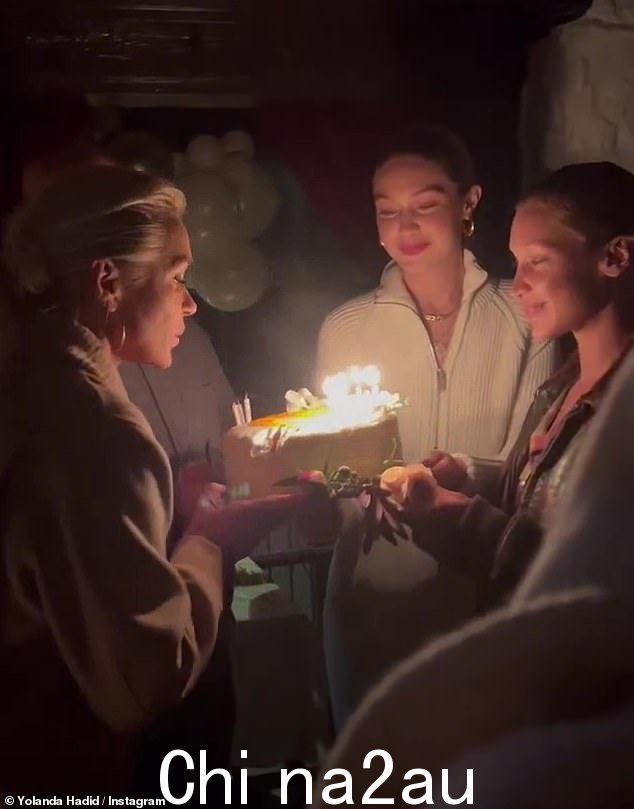 生日愿望:闭上眼睛快速许愿后,Yolanda 吹灭了蛋糕的一部分蜡烛,然后再次尝试成功吹灭其余部分