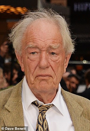 Michael John Gambon 爵士被视为爱尔兰和英国皇室名人,其职业生涯跨越六十年(Gambon 摄于 2018 年 9 月)