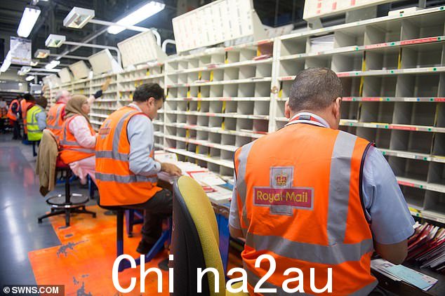 黑客事件有效地瘫痪了皇家邮政在希思罗机场附近的巨大全球配送中心。图为:皇家邮政希思罗配送中心,2018 年 12 月 18 日