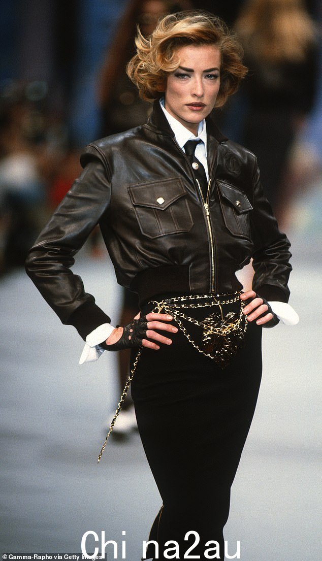 在整个 90 年代,Tatjana(1992 年为 Chanel 走秀)与 Chanel、Versace、Valentino、Karl Lagerfield、Jean Paul Gauliter 和 Vivienne Westwood 等品牌合作
