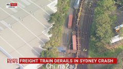 货运列车在悉尼南部的 Banksmeadow 汇合时与另一列相撞后脱轨