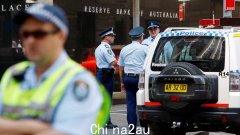 新南威尔士州警方发布了一段女性慢跑者在悉尼西部被人从背后袭击的可怕镜头