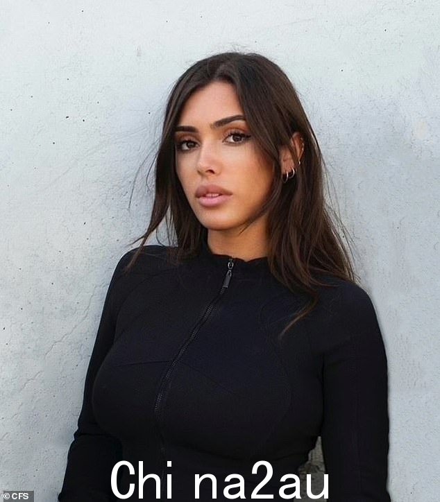 干得好:Bianca 于 2020 年 11 月加入 Yeezy 团队,并在她的 Linkedin 页面上将自己列为该品牌的架构主管