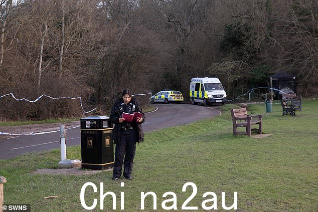 昨天在狗袭击后一名妇女被杀的地方设置警戒线