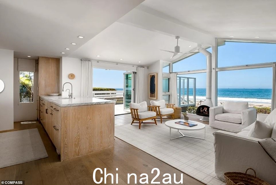 内部:Kourtney Kardashian 和 Travis Barker 价值 1450 万美元的海滨别墅一瞥