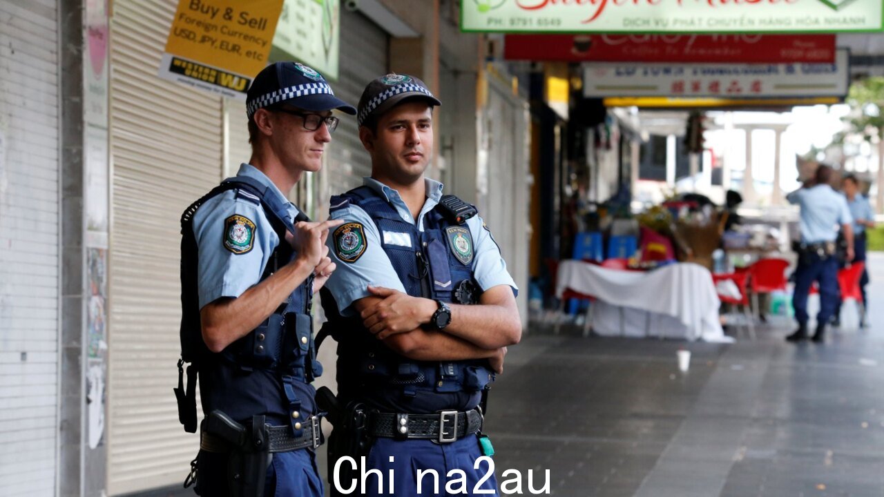 新南威尔士州警察投资于健康和警官的福祉” /><p>一名男子因涉嫌伪造自己被绑架而竭尽全力掩盖婚外情而被起诉。</p><p>新南威尔士州警方指控 37 岁的伊拉瓦拉 (Illawarra)一名男子声称自己在新年前夜被“中东”男子绑架后,带领警察进行了一场价值 27,000 美元的追鹅行动。</p><p>周四,这名男子在霍斯利的家中被捕,并被控诬告意图让他人接受调查,以及虚假陈述导致警方调查。</p><p>警方检察官凯特麦金利中士周五告诉卧龙岗地方法院,调查使警方浪费了近 200 个小时的时间,并让纳税人损失了 27,000 美元钱。</p><p>使用 Flash 流式传输更多关于这个故事和所有最新消息的信息。1 个地方有 25 个以上的新闻频道。Flash 的新功能?免费试用 1 个月。优惠截止至 2023 年 10 月 31 日</p><img class=