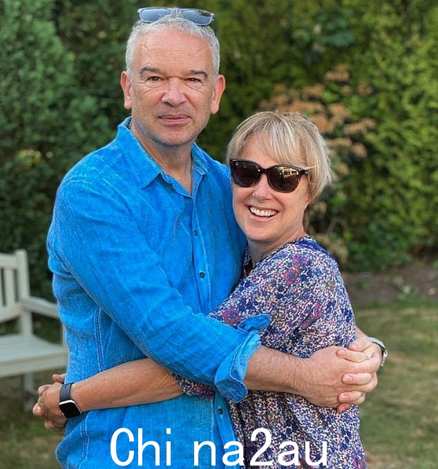 幸福夫妻:Tim 是一名编剧,与他的妻子一起创作了加冕街的剧集