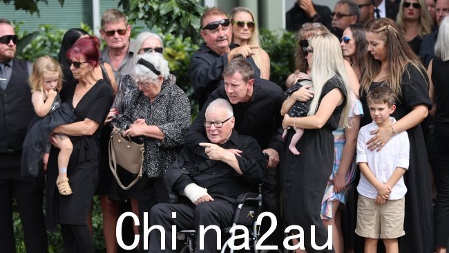 阿什莉詹基恩森的未婚妻科莎在绍斯波特举行的私人葬礼上发表了令人心碎的悼词。图片:Nigel Hallett
