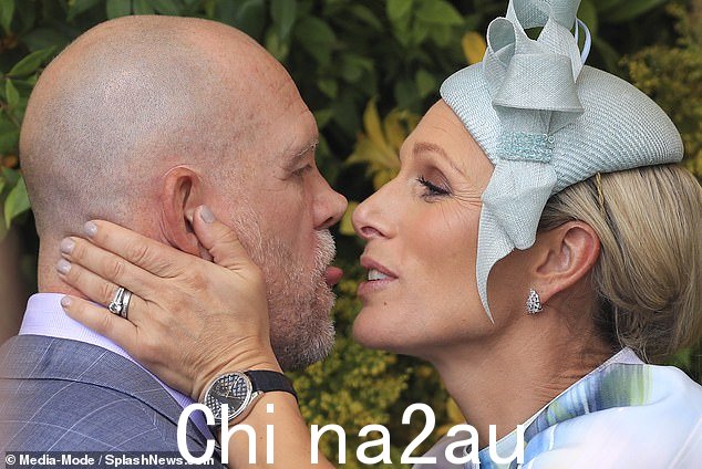 Zara 和 Mike Tindall 在澳大利亚昆士兰参加神奇百万赛马日时表现得非常活泼