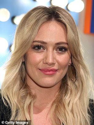 分裂:据报道,2015 年 2 月,希拉里·达芙 (Hilary Duff) 以“不可调和的分歧”为由申请与前夫迈克·科姆里 (Mike Comrie) 离婚。