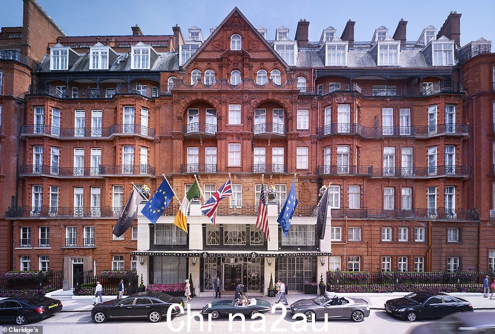 Claridge's 在 180 年接受了第一次皇室访问当维多利亚女王和阿尔伯特亲王为它的房间和走廊增添光彩时