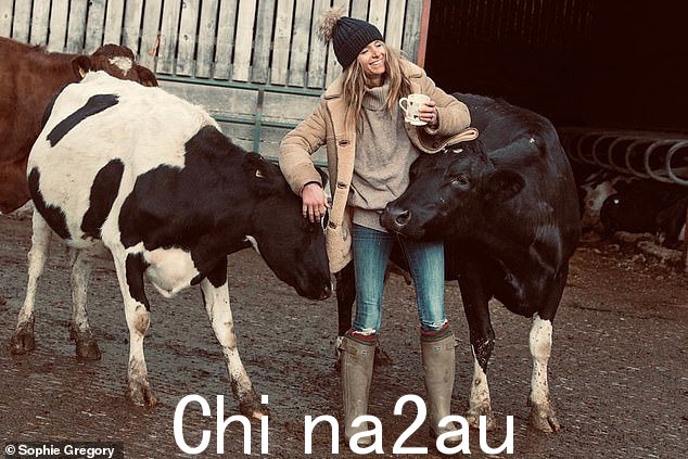 Gregory 女士希望全国的农民对他们与动物的关系更加开放,解释说 sh我们不认为有任何理由感到羞耻或隐瞒他们“有一天会变成肉并加入食物链”的事实