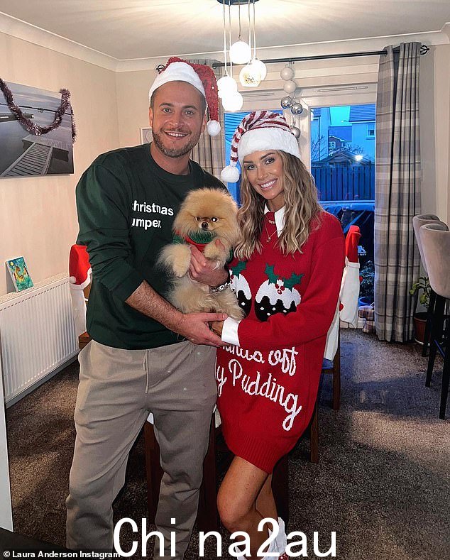 节日情侣:Laura 和 Gary 去年在 Celebs Go Dating 上相识,最近度过了他们的第一次约会Christmas together