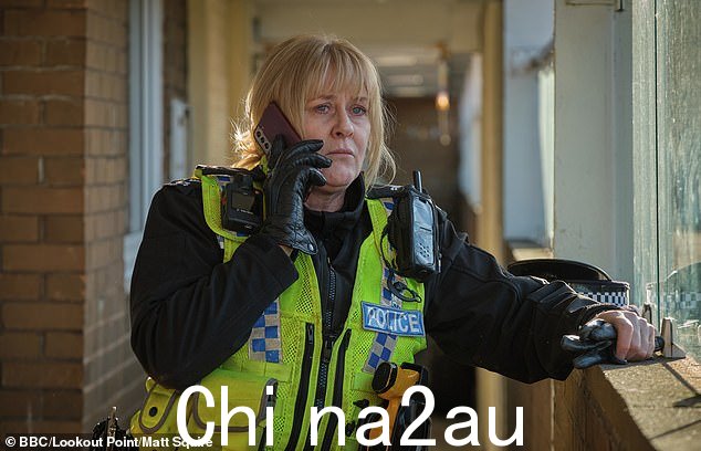 才华横溢:莎拉·兰开夏 (Sarah Lancashire) 在广受欢迎的 BBC 犯罪剧中再次扮演凯瑟琳·卡伍德 (Catherine Cawood) 的角色,该剧在时隔七年后于元旦重返银幕