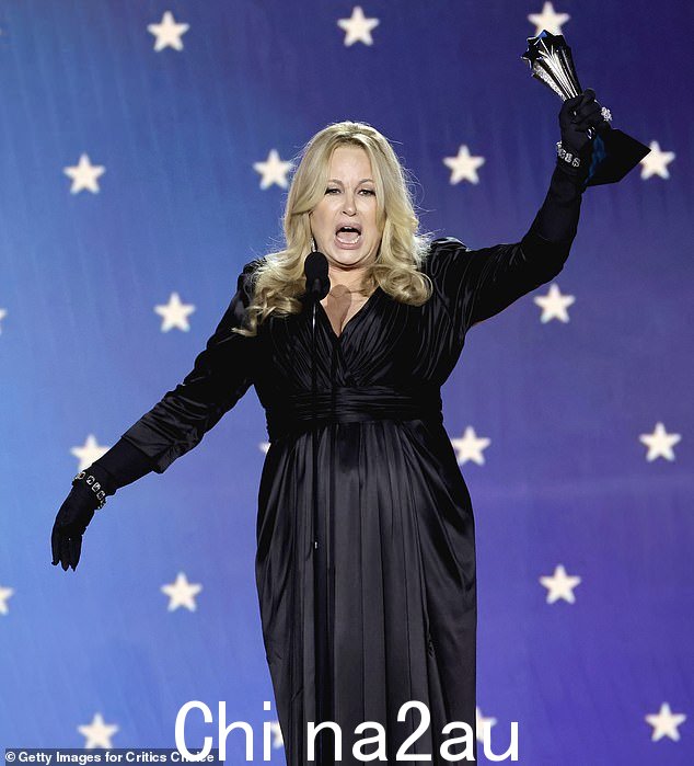 令人难忘:她击败了 Milly Alcock(恶龙之家)、Carol Burnett(风骚律师)、Julia Garner(黑索卡)、Audra McDonald(正义之战)和 Rhea Seehorn(风骚律师) ) 在发表令人难忘的演讲之前