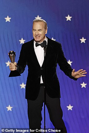  Bob Odenkirk 因 Better Call Saul 获得剧情类最佳男主角