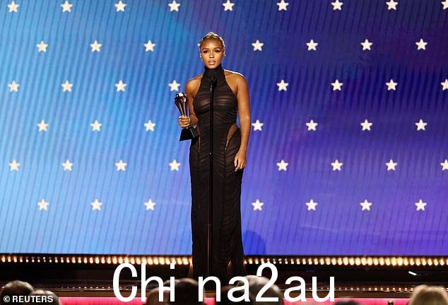 Glimmer:'我心中保留着一丝希望,当有人遇到像我有机会扮演的角色时,你会对他们的经历更有同理心,更多的同理心。你想要更像他们。你想要更善良,更少判断力,更渴望为他们提倡,”他们说“class=