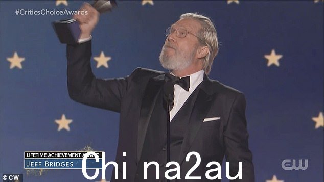 在一起:'我们可以一起做到这一点。我们可以创造美丽的东西。所以爱你们,伙计们,你们所有人。评论家,房间里的每个人。很高兴与你们合作,' Bridges 总结道“class=