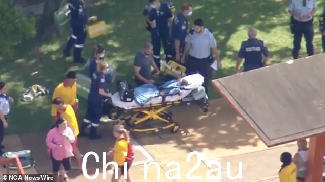 救生员将她从昏迷的水中拉了出来,并进行了四轮心肺复苏术