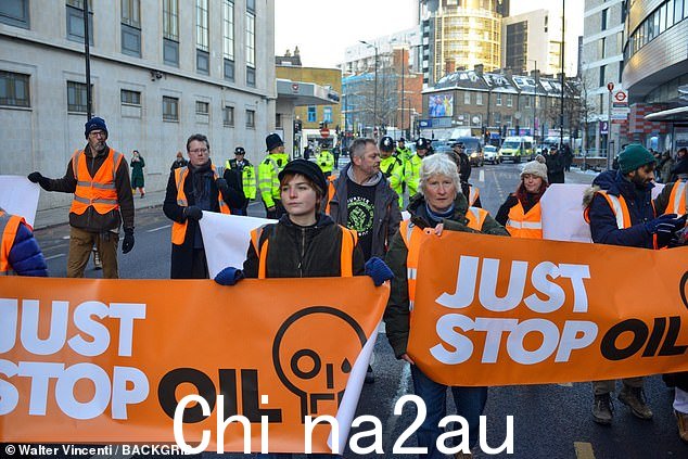 图:Just Stop Oil 激进分子在伦敦街头抗议并减缓交通