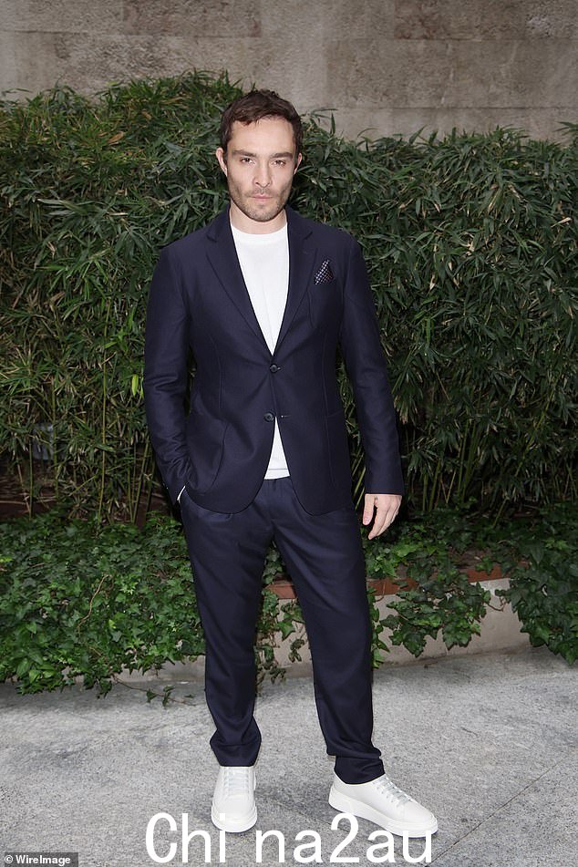 Glitzy:Ed Westwick 和 Jordan Barrett 参加了明星云集的时尚活动