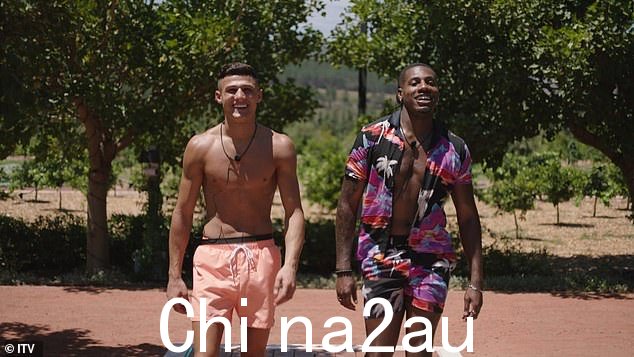 先到者:Shaq 和 Haris 一起到达,然后欢迎 Will、Ron 和 Kai 到他们阳光普照的新家