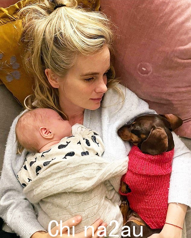 哈里王子的前女友 Cressida Bonas 和她的另一半 Harry Wentworth-Stanley 以她丈夫非常想念的弟弟 James 的名字命名了他们的第一个孩子,他在刚刚 21