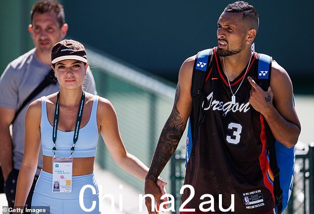 澳大利亚男单希望(与女友 Costeen Hatzi 合影)两周前膝盖受伤,之前的脚踝受伤使他无法参加热身赛