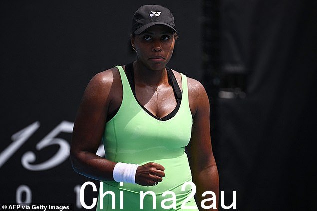 Wildcard Taylor Townsend 击败了 Diane Parry,在她的 6-1、6-1 胜利中几乎没有流汗