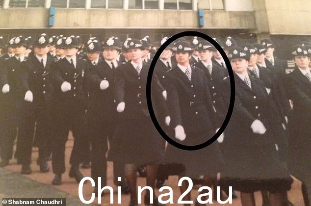 不幸的是,对于有抱负的军官来说,这不是一条容易的路,在 1989 年 25 岁的她最终取得资格之前,她不得不跨越一些障碍