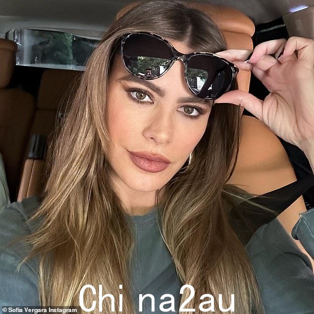 阳光自拍:Sofia Vergara,50 岁,周一在她的 Instagram 分享的新自拍中惊呆了
