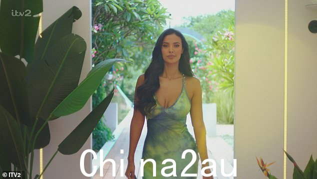 一个真正的重磅炸弹:主持人 Maya Jama 也成为许多模因的中心,因为粉丝们宣称她“比其他参赛者更耀眼”