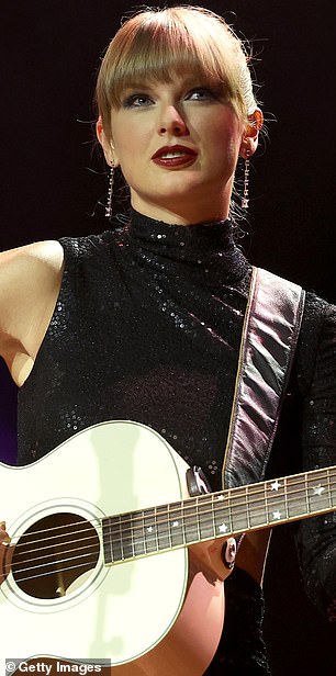 这里没有恶意:Taylor Swift(如图)和 SZA 在周二发布了他们的 Insta Stories,以平息有关他们不和的谣言