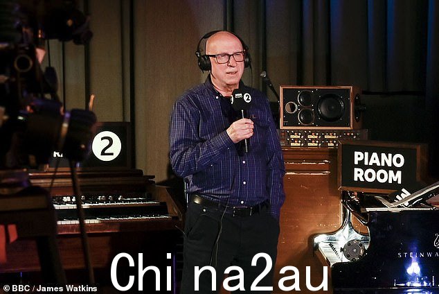 Ken Bruce 上个月在 Radio 2 Piano Room 照片