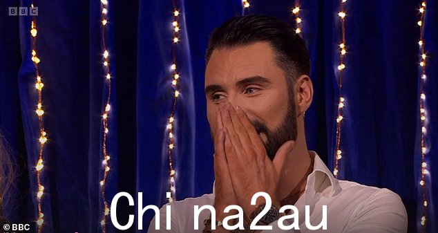 不可能!在 Michael McIntyre 公开了他的在线约会个人资料 Hinge 供数百万人观看后,Rylan Clark 脸红了