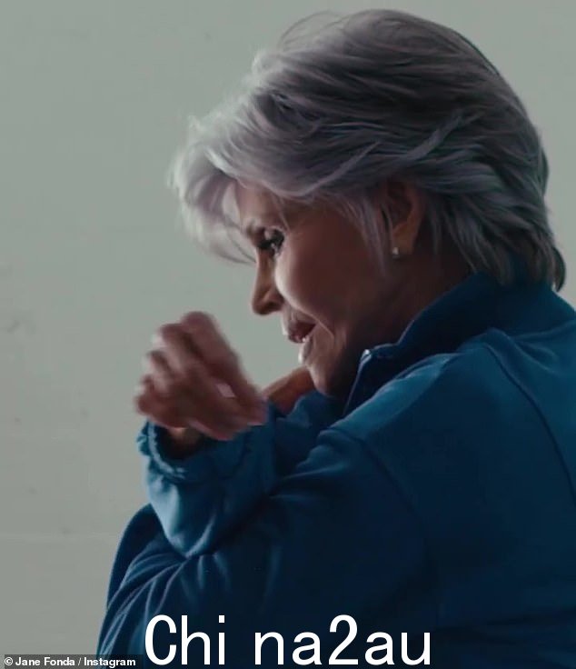 积极祝福:Fonda 在与 H&M Move 合作的帖子标题中写道,'运动不仅重要,而且是一种祝福。让我们在 2023 年一起行动。'