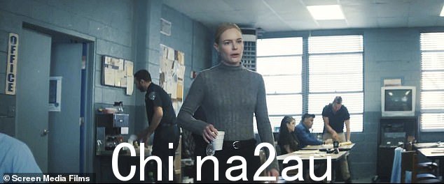 哦不:根据电影的概要,表演者随后使用了作为一名有天赋的锁匠的技能来尝试过上诚实的生活,然后“被拉回了一个充斥着狡猾的警察和小镇歹徒的世界” =