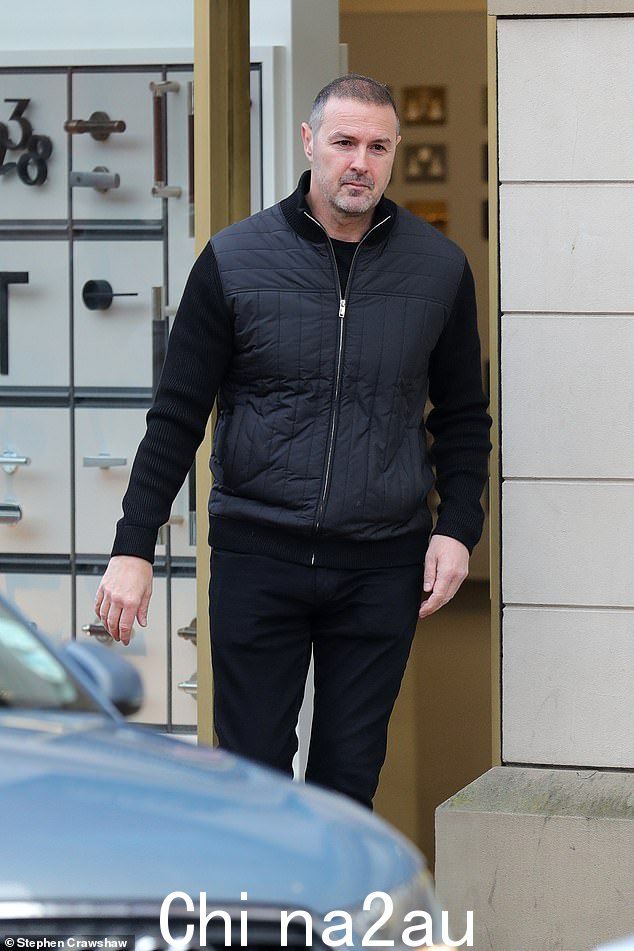 它关闭了!Paddy McGuinness 似乎终于取下了他的结婚戒指,因为他在周二被发现在与妻子克里斯汀分手后跑腿