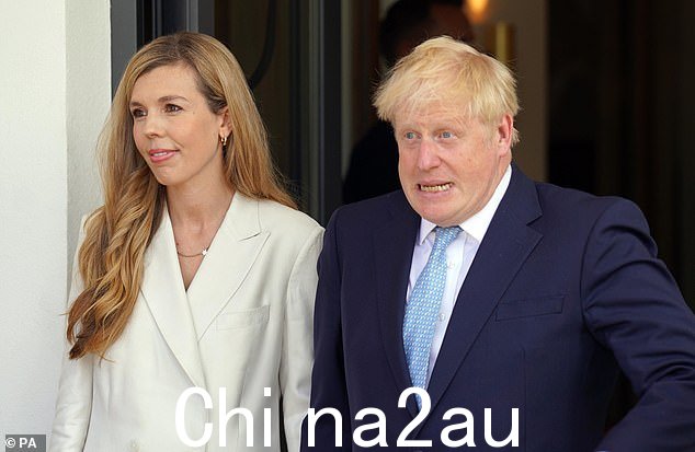 夫妇:Boris 和 Carrie 于 2020 年 5 月在威斯敏斯特大教堂正式喜结良缘,并育有两个孩子