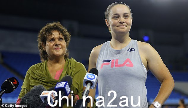 26 岁的 Barty 和她的偶像 Evonne Goolagong Cawley(左图)一起发起了活动