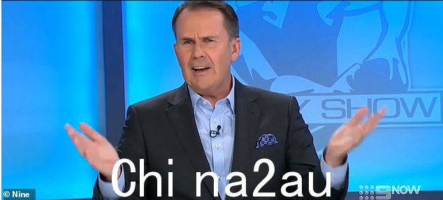 这位 61 岁的资深体育记者在主持 Nine's Sunday Footy Show 时毫不掩饰自己的笑话 - 但观众表示,当他报道网球时,这不合适
