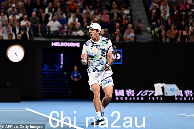 加州选手麦肯齐·麦克唐纳(周三晚摄),世界排名第65位力压22次大满贯得主,直落两盘夺冠