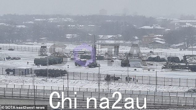 普京现在已经在首都部署了俄罗斯可怕的 S-400 防御导弹,因为担心乌克兰可能会对这座城市发动袭击