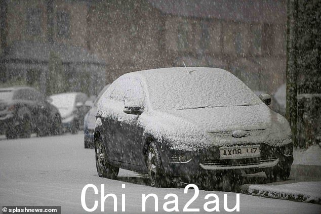 一夜之间气温降至-5C和-6C,今天一些地方开始下大雪。图为:Stoke-on-Trent