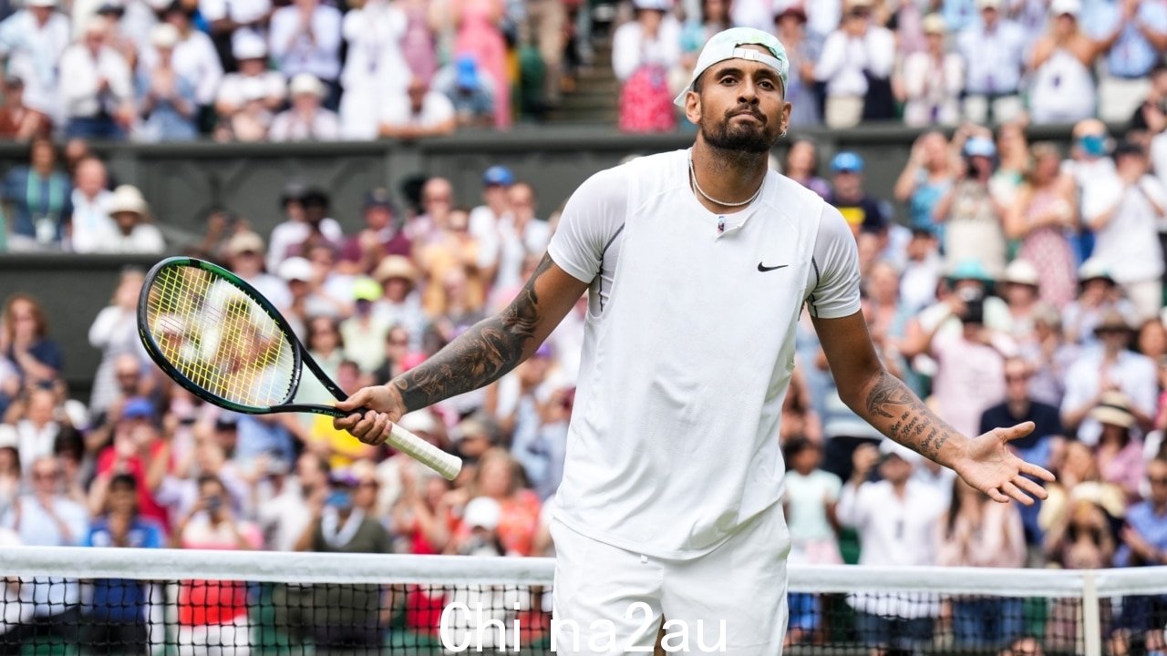 Nick Kyrgios '精彩'尽管有‘不良行为’,但还是为了网球”” /><p>澳大利亚网球公开赛一位受人尊敬的主裁判在第一轮比赛结束时一名观众偷走了一名球员的毛巾后展开了一场疯狂的追逐。</p><p>加拿大人 Rebecca Marino 刚刚在墨尔本公园以 6-2 和 6-4 输给了中国选手朱琳,她正在与她握手,一名球迷越过围栏伸手捏她的毛巾。</p><p>我想有人拿了我的毛巾,”马里诺告诉英国裁判长 James Keothavong。</p><p>“喂!等等,等等,”Keothavong 说。</p><img class=