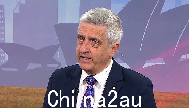 前澳航飞行员 Richard de Crespigny(如图)在 2010 年安全降落了一架发动机爆炸的飞机。他阐明了可能发生的事情