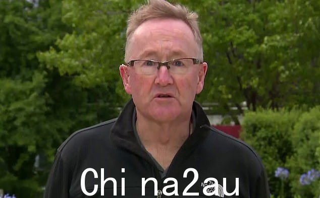 乘客 Nigel Morris(如图)说他没有听到一声巨响,但有明显的‘震动’