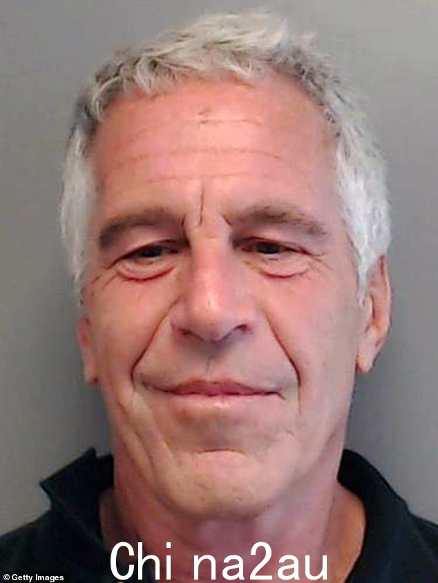 Staley 还被指控通过工作帐户与 Epstein 交换“大约 1,200 封电子邮件”